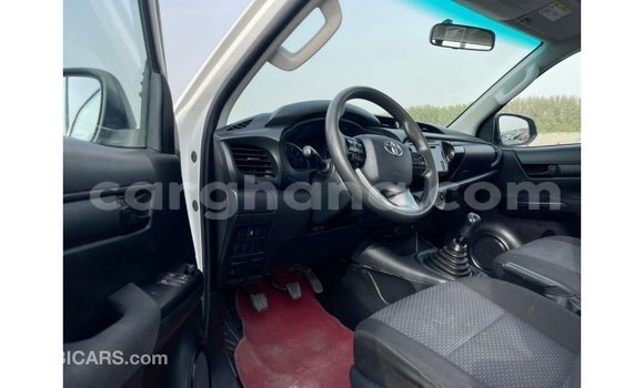 Sayi Imported Toyota Hilux White Mota in Import - Dubai a Ashanti Sayi Imported Toyota Hilux White Mota in Import - Dubai a Ashanti