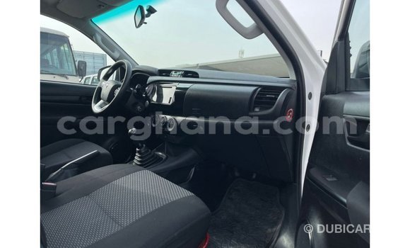 Sayi Imported Toyota Hilux White Mota in Import - Dubai a Ashanti Sayi Imported Toyota Hilux White Mota in Import - Dubai a Ashanti