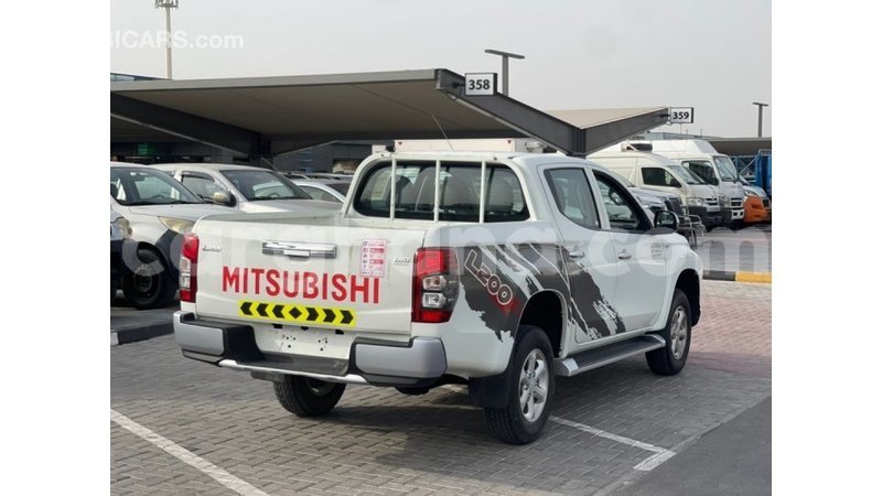 Big with watermark mitsubishi l200 ashanti import dubai 56072