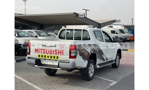 Ra Imported Mitsubishi L200 funfun Ọkọ̀ in Import - Dubai ni Ashanti Ra Imported Mitsubishi L200 funfun Ọkọ̀ in Import - Dubai ni Ashanti