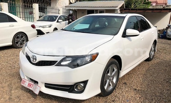 Sayi Na hannu Toyota Camry White Mota in Accra a Greater Accra Sayi Na hannu Toyota Camry White Mota in Accra a Greater Accra