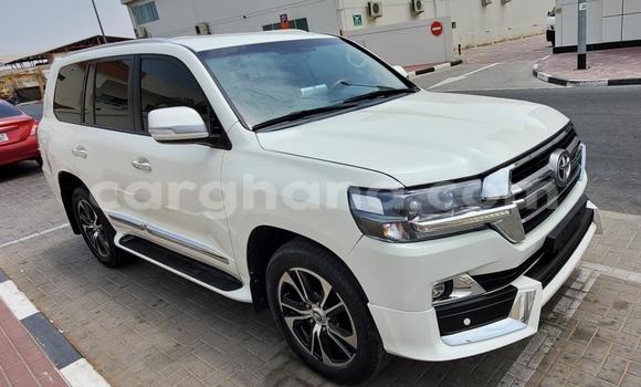 Ra Àlòkù Toyota Land Cruiser funfun Ọkọ̀ in Accra ni Greater Accra Ra Àlòkù Toyota Land Cruiser funfun Ọkọ̀ in Accra ni Greater Accra