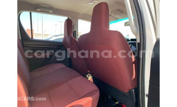 Ra Imported Toyota Hilux funfun Ọkọ̀ in Import - Dubai ni Ashanti Ra Imported Toyota Hilux funfun Ọkọ̀ in Import - Dubai ni Ashanti