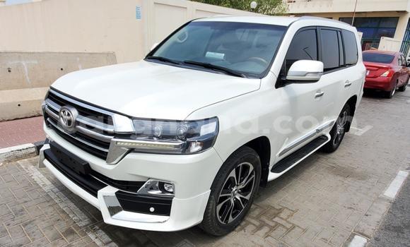 Sayi Na hannu Toyota Land Cruiser White Mota in Accra a Greater Accra Sayi Na hannu Toyota Land Cruiser White Mota in Accra a Greater Accra