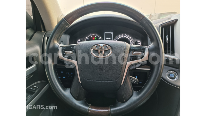 Big with watermark toyota ist ashanti import dubai 56099