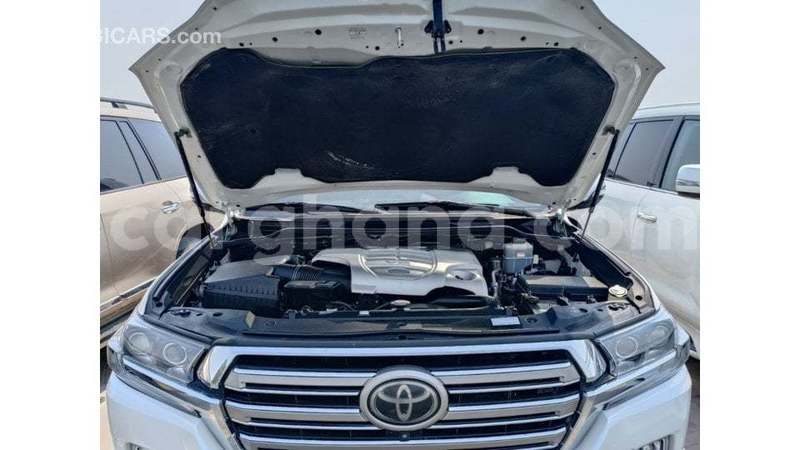 Big with watermark toyota ist ashanti import dubai 56099