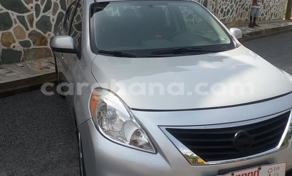 Sayi Na hannu Nissan Versa Azurfa Mota in Accra a Greater Accra
