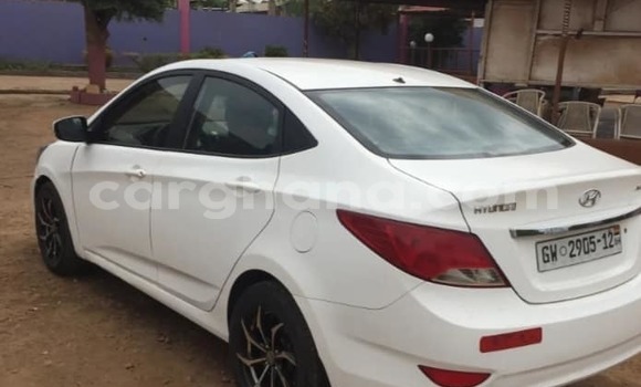 Buy Used Hyundai Accent White Car in Accra in Greater Accra Buy Used Hyundai Accent White Car in Accra in Greater Accra