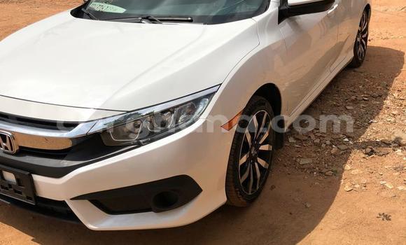 Sayi Na hannu Honda Civic White Mota in Accra a Greater Accra Sayi Na hannu Honda Civic White Mota in Accra a Greater Accra