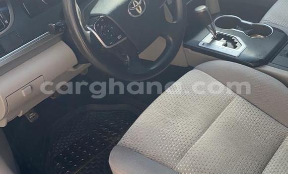 Sayi Na hannu Toyota Camry White Mota in Accra a Greater Accra Sayi Na hannu Toyota Camry White Mota in Accra a Greater Accra