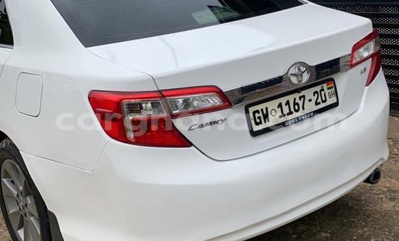 Sayi Na hannu Toyota Camry White Mota in Accra a Greater Accra Sayi Na hannu Toyota Camry White Mota in Accra a Greater Accra