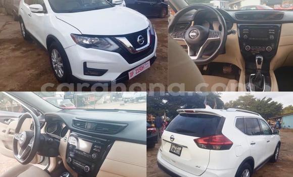 Ra Àlòkù Nissan Rogue funfun Ọkọ̀ in Accra ni Greater Accra