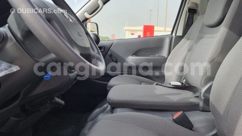 Big with watermark toyota hiace ashanti import dubai 56116