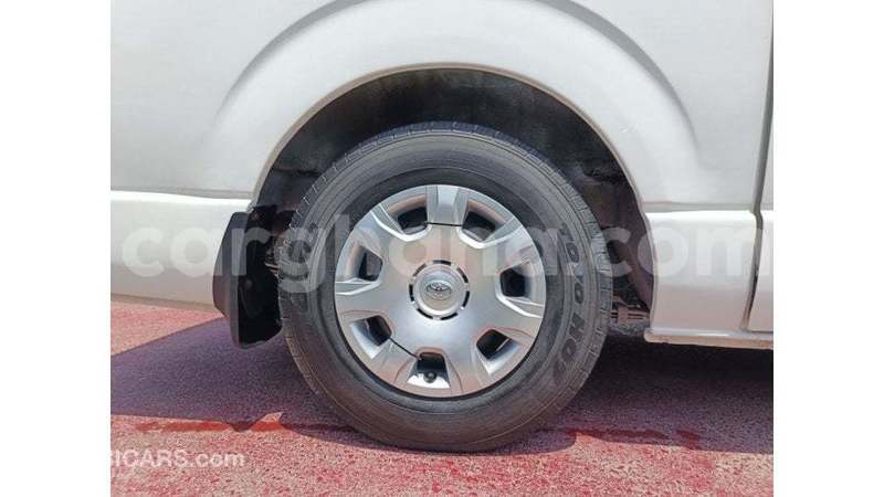 Big with watermark toyota hiace ashanti import dubai 56157