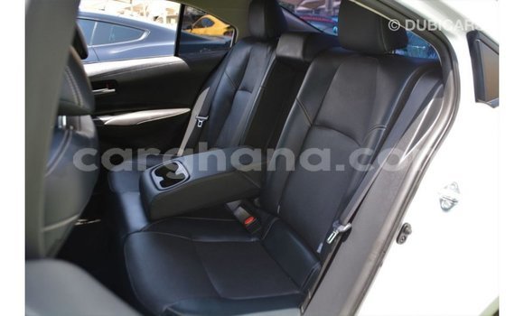 Ra Imported Toyota Corolla funfun Ọkọ̀ in Import - Dubai ni Ashanti Ra Imported Toyota Corolla funfun Ọkọ̀ in Import - Dubai ni Ashanti