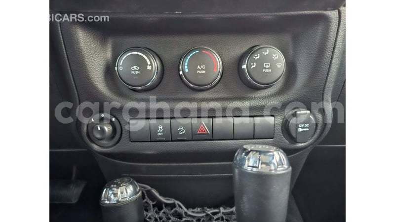 Big with watermark jeep wrangler ashanti import dubai 56159