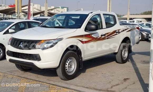 Ra Imported Mitsubishi L200 funfun Ọkọ̀ in Import - Dubai ni Ashanti Ra Imported Mitsubishi L200 funfun Ọkọ̀ in Import - Dubai ni Ashanti