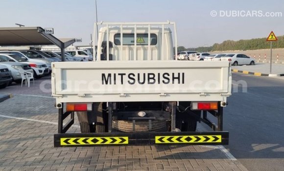 Ra Imported Mitsubishi i funfun Ọkọ̀ in Import - Dubai ni Ashanti Ra Imported Mitsubishi i funfun Ọkọ̀ in Import - Dubai ni Ashanti