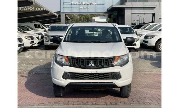 Sayi Imported Mitsubishi L200 White Mota in Import - Dubai a Ashanti Sayi Imported Mitsubishi L200 White Mota in Import - Dubai a Ashanti