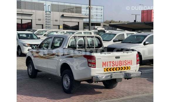 Sayi Imported Mitsubishi L200 White Mota in Import - Dubai a Ashanti Sayi Imported Mitsubishi L200 White Mota in Import - Dubai a Ashanti