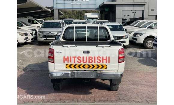 Sayi Imported Mitsubishi L200 White Mota in Import - Dubai a Ashanti Sayi Imported Mitsubishi L200 White Mota in Import - Dubai a Ashanti