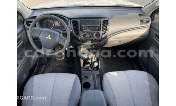 Sayi Imported Mitsubishi L200 White Mota in Import - Dubai a Ashanti Sayi Imported Mitsubishi L200 White Mota in Import - Dubai a Ashanti