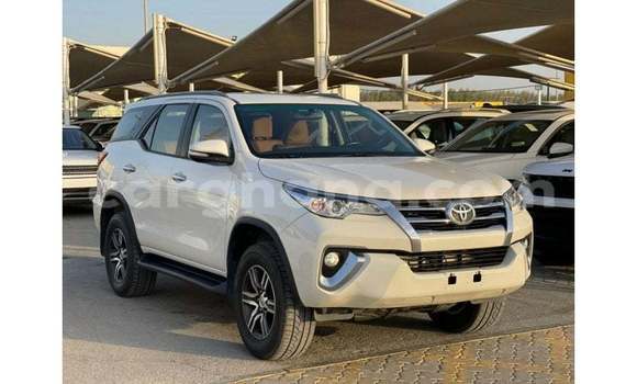 Ra Imported Toyota Fortuner funfun Ọkọ̀ in Import - Dubai ni Ashanti Ra Imported Toyota Fortuner funfun Ọkọ̀ in Import - Dubai ni Ashanti