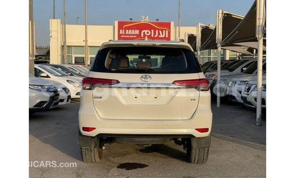 Ra Imported Toyota Fortuner funfun Ọkọ̀ in Import - Dubai ni Ashanti Ra Imported Toyota Fortuner funfun Ọkọ̀ in Import - Dubai ni Ashanti