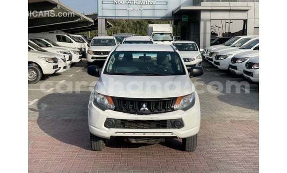 Sayi Imported Mitsubishi L200 White Mota in Import - Dubai a Ashanti Sayi Imported Mitsubishi L200 White Mota in Import - Dubai a Ashanti