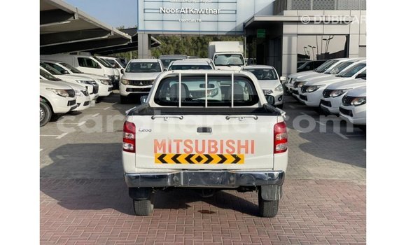 Sayi Imported Mitsubishi L200 White Mota in Import - Dubai a Ashanti Sayi Imported Mitsubishi L200 White Mota in Import - Dubai a Ashanti