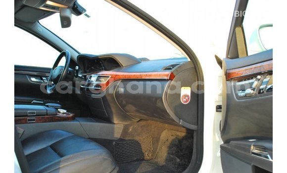 Sayi Imported Mercedes-Benz A200 White Mota in Import - Dubai a Ashanti Sayi Imported Mercedes-Benz A200 White Mota in Import - Dubai a Ashanti