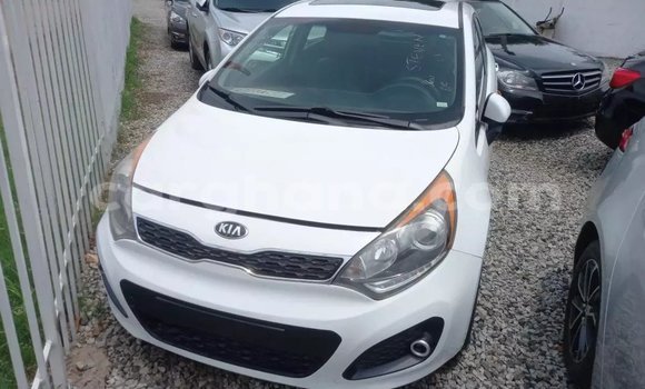Sayi Na hannu Kia Rio White Mota in Accra a Greater Accra Sayi Na hannu Kia Rio White Mota in Accra a Greater Accra