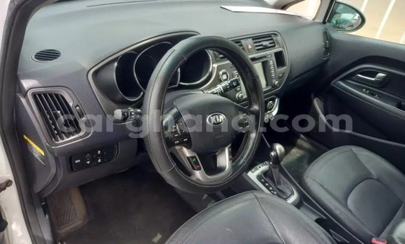 Ra Àlòkù Kia Rio funfun Ọkọ̀ in Accra ni Greater Accra Ra Àlòkù Kia Rio funfun Ọkọ̀ in Accra ni Greater Accra
