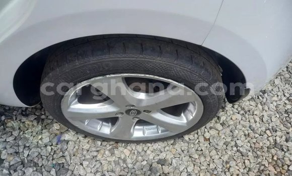 Ra Àlòkù Kia Rio funfun Ọkọ̀ in Accra ni Greater Accra Ra Àlòkù Kia Rio funfun Ọkọ̀ in Accra ni Greater Accra