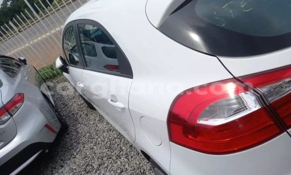 Ra Àlòkù Kia Rio funfun Ọkọ̀ in Accra ni Greater Accra Ra Àlòkù Kia Rio funfun Ọkọ̀ in Accra ni Greater Accra