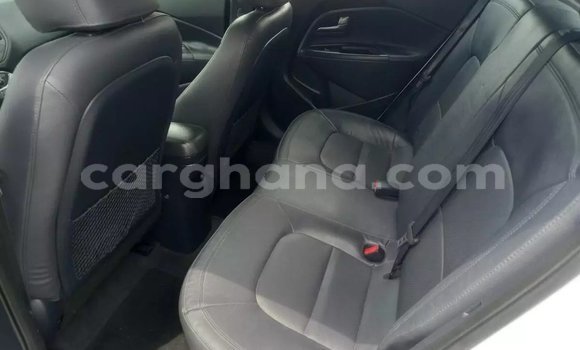 Ra Àlòkù Kia Rio funfun Ọkọ̀ in Accra ni Greater Accra Ra Àlòkù Kia Rio funfun Ọkọ̀ in Accra ni Greater Accra