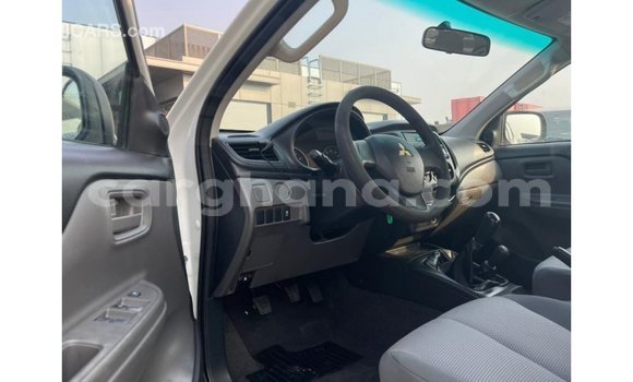 Buy Import Mitsubishi L200 White Car in Import - Dubai in Ashanti Buy Import Mitsubishi L200 White Car in Import - Dubai in Ashanti