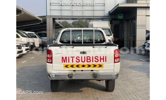 Ra Imported Mitsubishi L200 funfun Ọkọ̀ in Import - Dubai ni Ashanti Ra Imported Mitsubishi L200 funfun Ọkọ̀ in Import - Dubai ni Ashanti