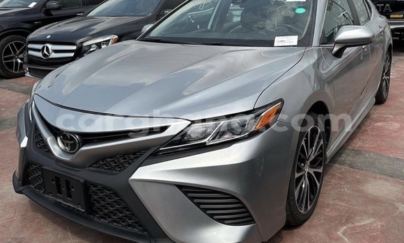 Ra Àlòkù Toyota Camry Silver Ọkọ̀ in Accra ni Greater Accra