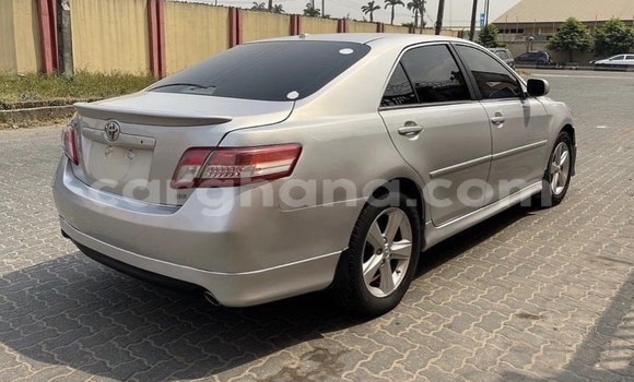 Ra Àlòkù Toyota Camry Silver Ọkọ̀ in Accra ni Greater Accra