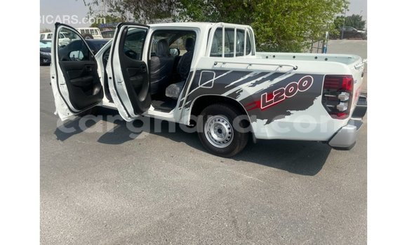 Buy Import Mitsubishi L200 White Car in Import - Dubai in Ashanti Buy Import Mitsubishi L200 White Car in Import - Dubai in Ashanti