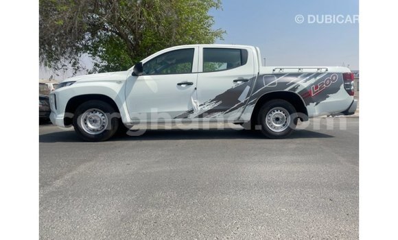 Buy Import Mitsubishi L200 White Car in Import - Dubai in Ashanti Buy Import Mitsubishi L200 White Car in Import - Dubai in Ashanti