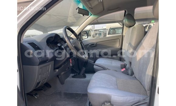 Ra Imported Toyota Hilux funfun Ọkọ̀ in Import - Dubai ni Ashanti Ra Imported Toyota Hilux funfun Ọkọ̀ in Import - Dubai ni Ashanti