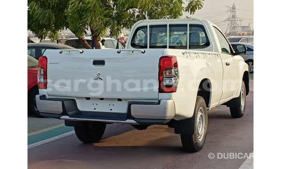 Buy Import Mitsubishi L200 White Car in Import - Dubai in Ashanti Buy Import Mitsubishi L200 White Car in Import - Dubai in Ashanti