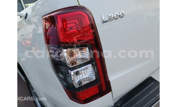 Buy Import Mitsubishi L200 White Car in Import - Dubai in Ashanti Buy Import Mitsubishi L200 White Car in Import - Dubai in Ashanti