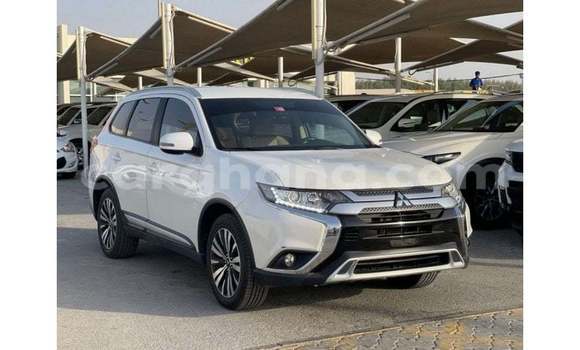 Ra Imported Mitsubishi Outlander funfun Ọkọ̀ in Import - Dubai ni Ashanti Ra Imported Mitsubishi Outlander funfun Ọkọ̀ in Import - Dubai ni Ashanti