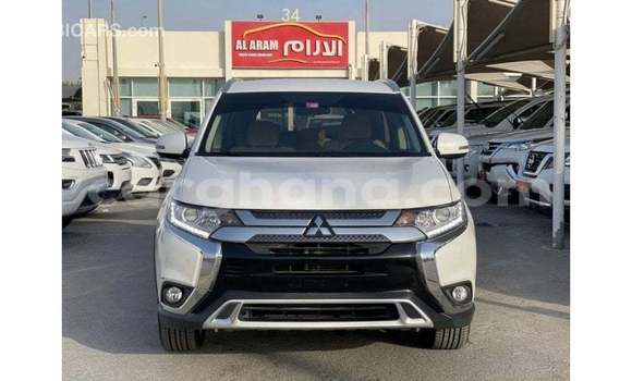 Ra Imported Mitsubishi Outlander funfun Ọkọ̀ in Import - Dubai ni Ashanti Ra Imported Mitsubishi Outlander funfun Ọkọ̀ in Import - Dubai ni Ashanti