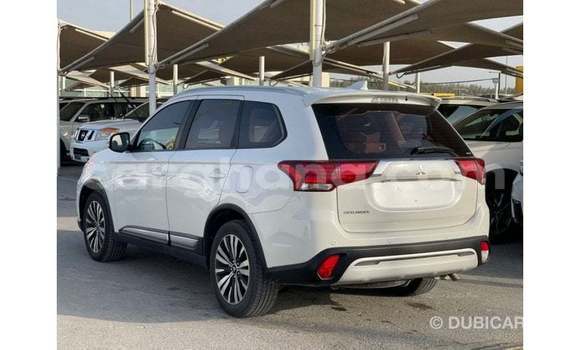Ra Imported Mitsubishi Outlander funfun Ọkọ̀ in Import - Dubai ni Ashanti Ra Imported Mitsubishi Outlander funfun Ọkọ̀ in Import - Dubai ni Ashanti