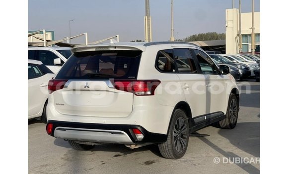 Ra Imported Mitsubishi Outlander funfun Ọkọ̀ in Import - Dubai ni Ashanti Ra Imported Mitsubishi Outlander funfun Ọkọ̀ in Import - Dubai ni Ashanti