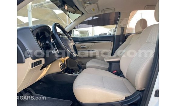 Ra Imported Mitsubishi Outlander funfun Ọkọ̀ in Import - Dubai ni Ashanti Ra Imported Mitsubishi Outlander funfun Ọkọ̀ in Import - Dubai ni Ashanti
